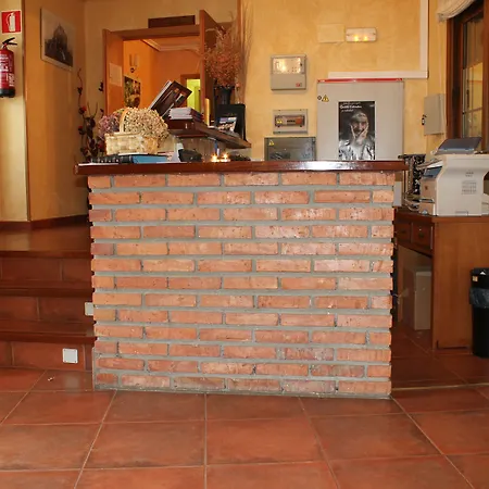 Pugide فندق يانس