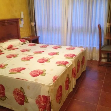 Pugide Hotell 2*