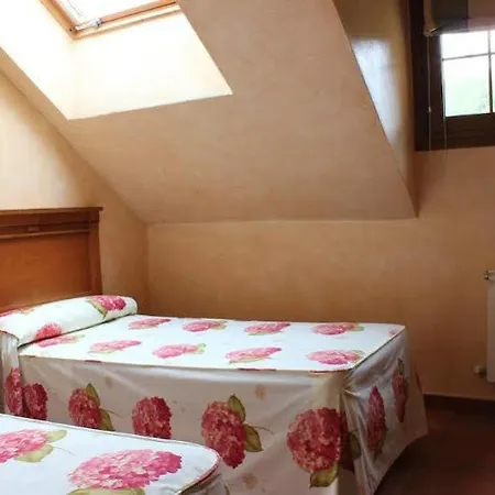 Pugide Hotell 2*